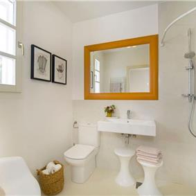 3 Bedroom Villa with Pool, Terrace and Sea Views near Vinisce, Sleeps 7